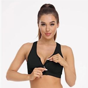 Black front zip sports bra removable pads size large